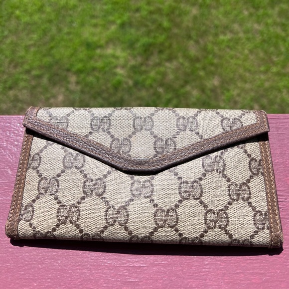 VINTAGE GUCCI CHECKBOOK HOLDER WALLET - Picture 2 of 7